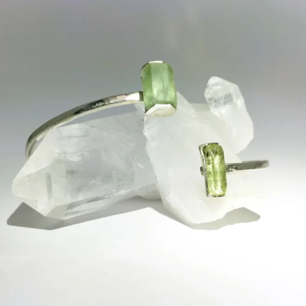 Bracciale rigido con cristalli di acquamarina